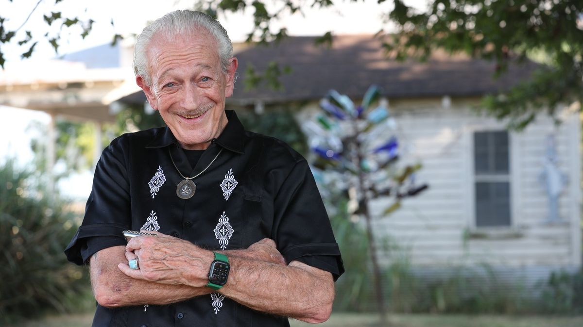 Brněnská kapela Band of Heysek křtí desku. Hraje na ní známý bluesman z USA